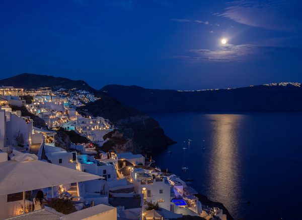 The dramatic cliffside village of Oia, Santorini, overlooking the caldera